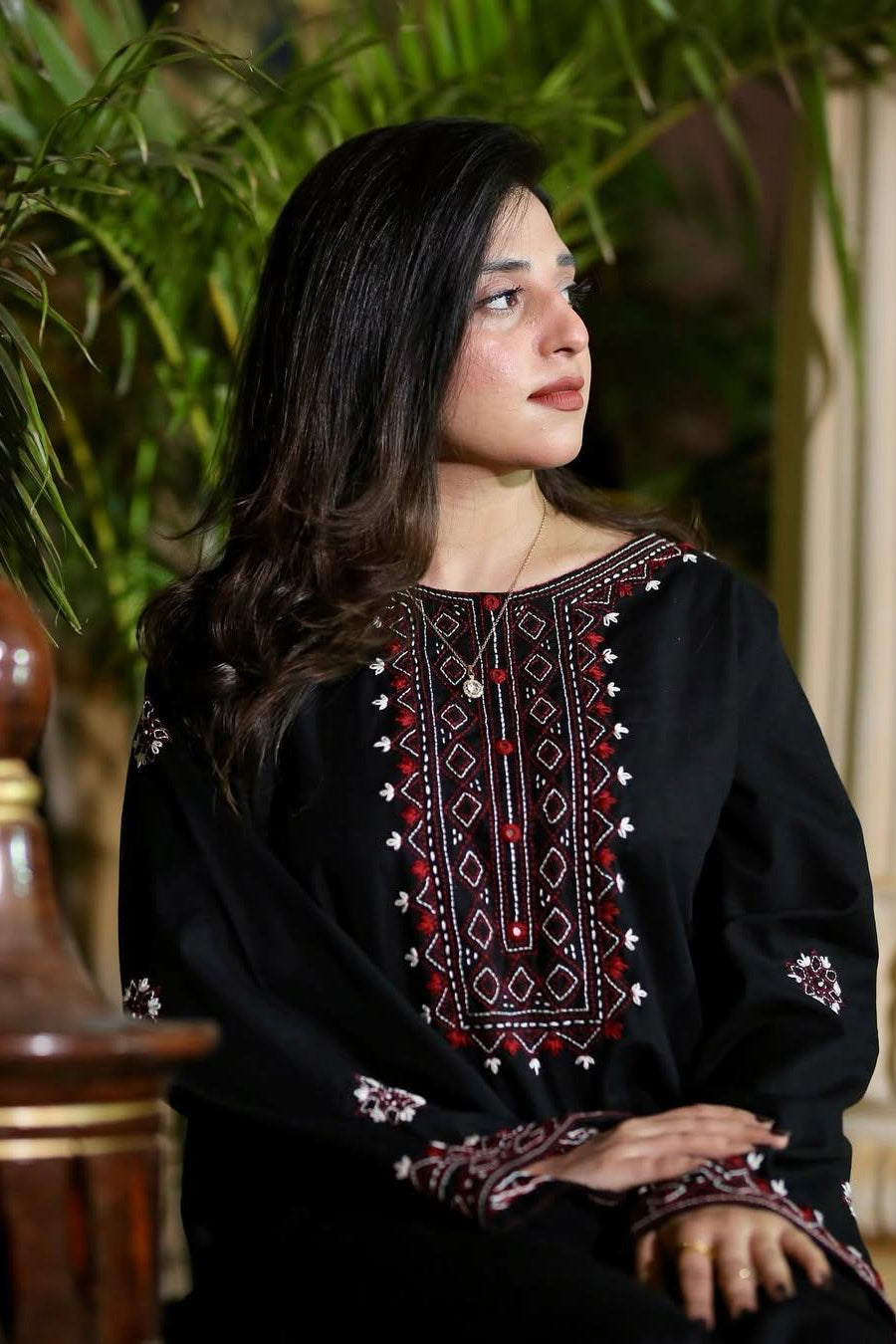 BLACK LUXE  EMB 2Pc - Desi Rang