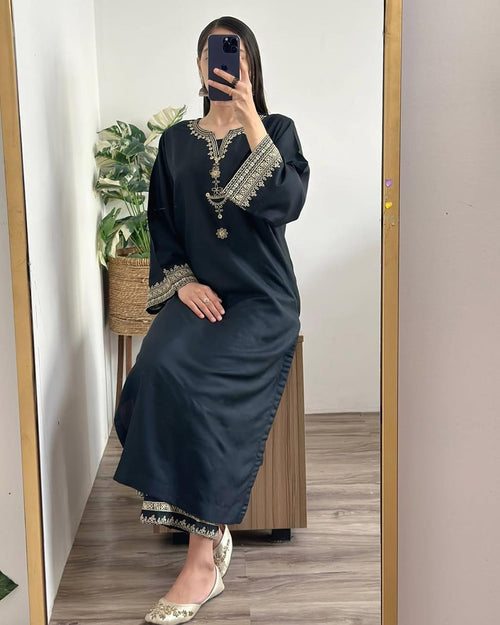 BLACK IRIS 2PC - Desi Rang